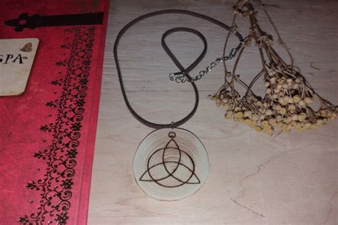 triqueta para que sirve|Triquetra, sus poderes y su simbología popular